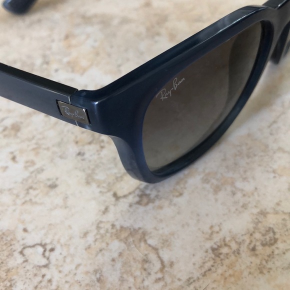 Blue Ray Ban Sunglasses 😎 (unisex) - Picture 8 of 8